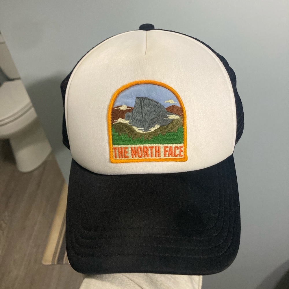 North face Trucker Mesh Hat